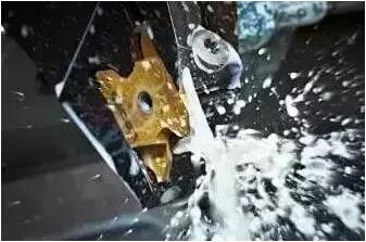 防止切削液發(fā)臭，還鋁合金壓鑄車間一個(gè)良好的環(huán)境
